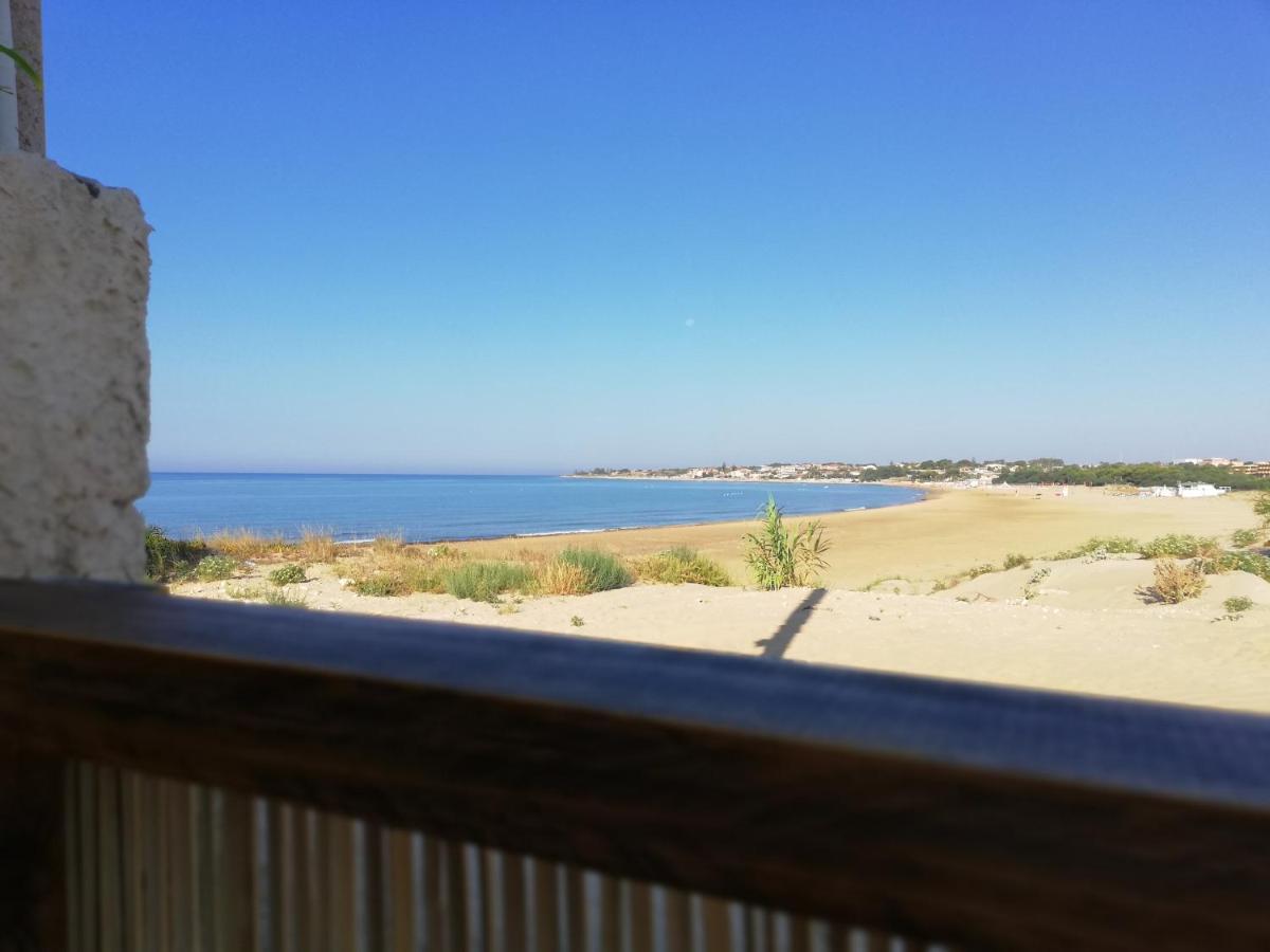 New Rooms On The Beach Поццалло Экстерьер фото
